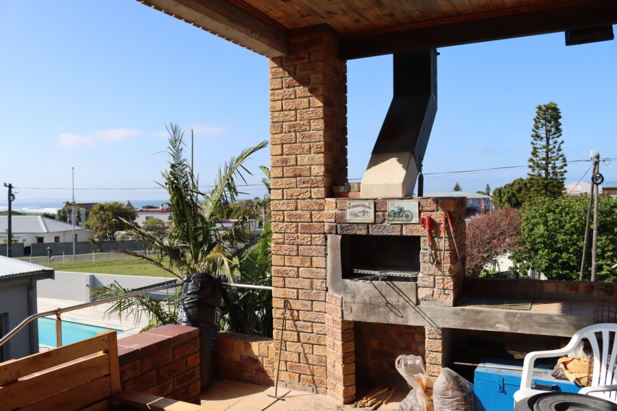 6 Bedroom Property for Sale in Kleinmond Western Cape
